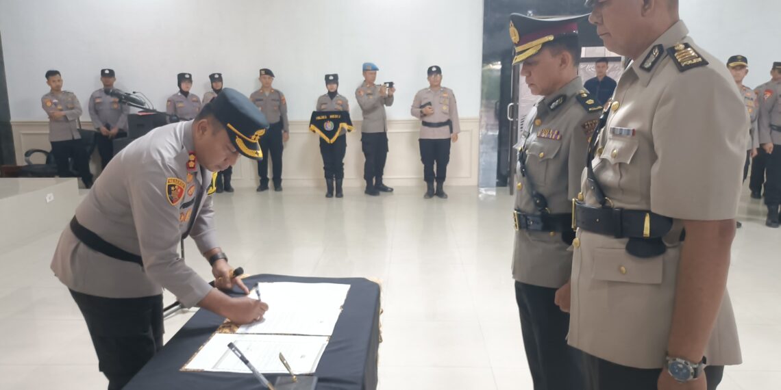 Polres Mesuji Melaksanakan Upacara Serah Terima Jabatan Kabag Log