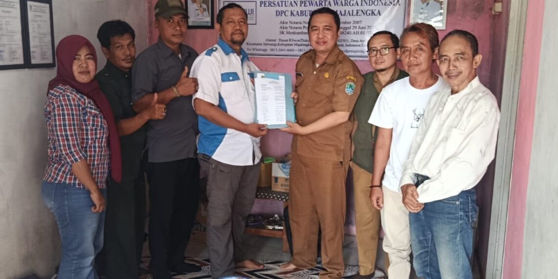 Kesbangpol Majalengka kunjungi sekretariat DPC PPWI Kabupaten Majalengka untuk lakukan Verifikasi Legalitas