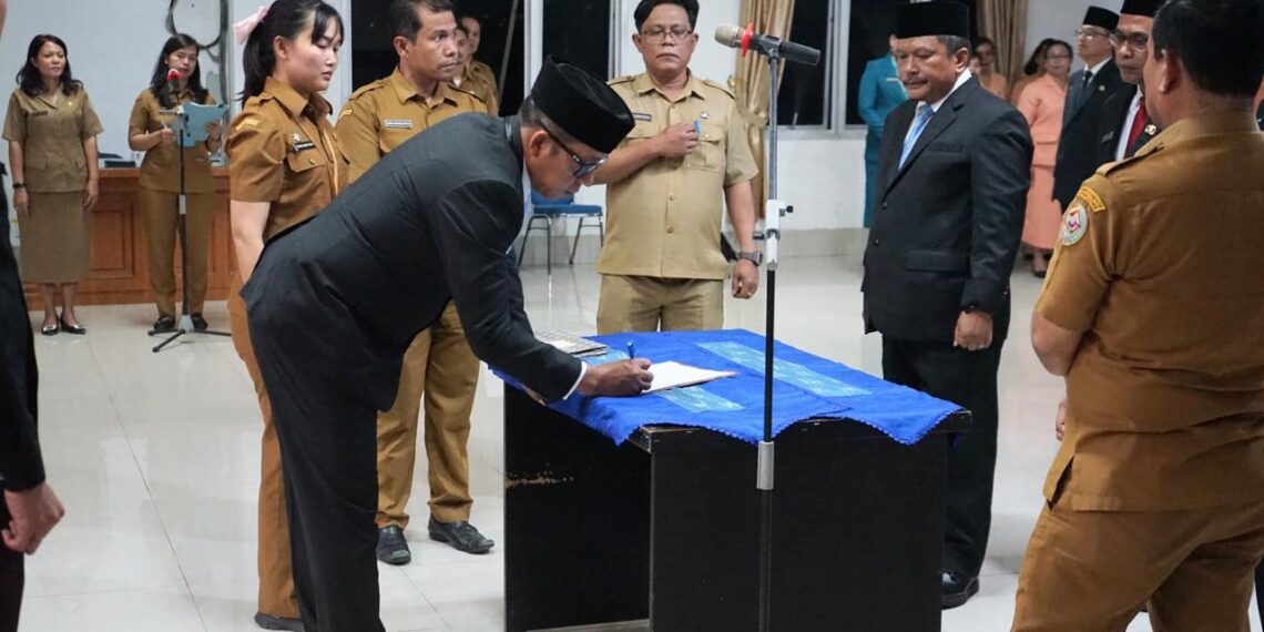 21 Pejabat Dilantik, Bupati Taput Tekankan Kehadiran Dalam Pelayanan, Loyalitas dan Kerjasam Tim
