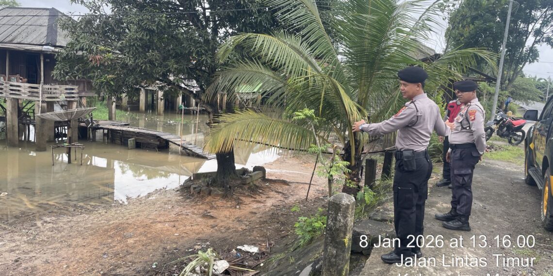 Banjir Deras Terjang Mesuji, Jajaran Polres Mesuji Siaga Bantu Warga Terdampak