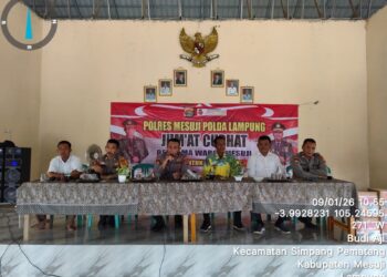 Polres Mesuji Gelar “Jumat Curhat” di Desa Budi Aji, Serahkan 25 Paket Bantuan